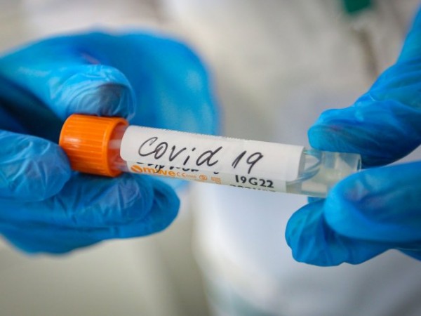 След 50-дневно лечение в Хасково изписаха болна от коронавирус жена.