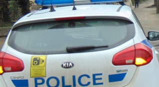 Двама непълнолетни откраднаха кола в Каварна Вчера около 07 30 часа е
