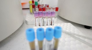 Санитарка е сред четиримата новозаразени с коронавирус в област Сливен