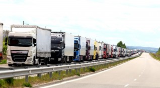 Нови проблеми за шофьорите на границите с Румъния Опашките намаляват