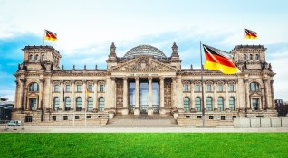 Германският Бундестаг в четвъртък одобри закон който ще задължи големите