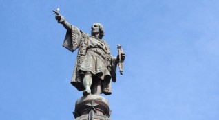 От 1988 година статуята на Христофор Колумб стои гордо в