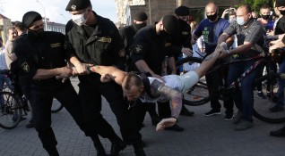 Най малко 80 са били арестувани на снощния протест в беларуската