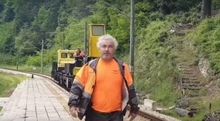 Читател на Dnes bg алармира за неприятен инцидент със снимащ влаковете