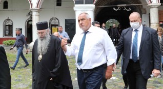 Днес премиерът Бойко Борисов посети Рилския манастир Там той запали