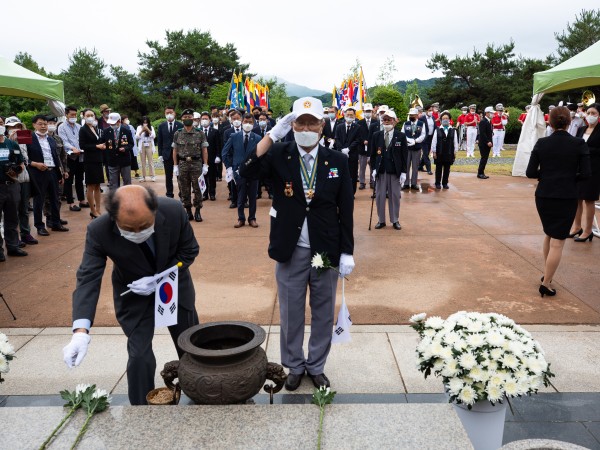 Сеул и Вашингтон изразиха днес решимостта си да защитават мира