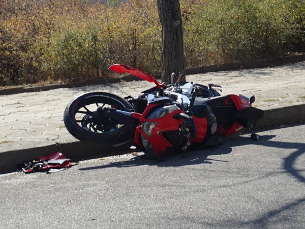 Дете на две години и мотоциклетист са пострадали при две