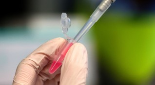 Във Великобритания започна имунизирането на доброволци с нова ваксина срещу