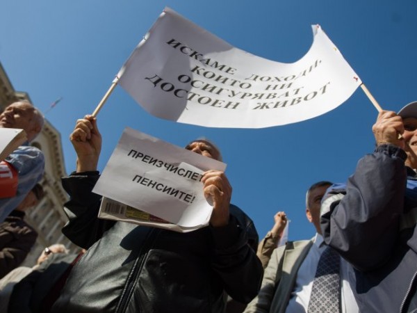 Броят на пенсионерите в България е намалял с 5200 от
