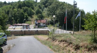 Граничният пункт при Златоград остава затворен до отмяна на карантината