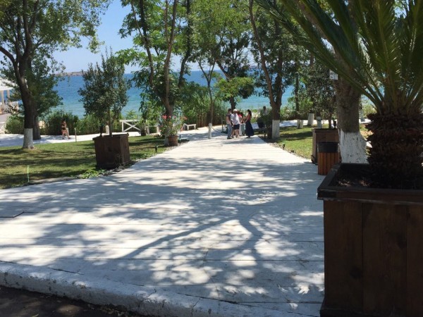 Желаещите да посетят плаж "Тополите" край Черноморец плащат такса от