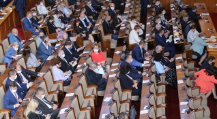Парламентът одобри окончателно втората актуализация на бюджета за по малко от