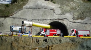 Извършват се масови тестове на работещи по тунела Железница До