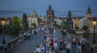 В Чехия бе организирано парти за символично Сбогом с коронавируса