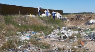 Разследващите откриха над 30 тона отпадъци заровени в района на