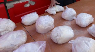 Колумбийските и американските власти заловиха 7 5 тона кокаин в близост