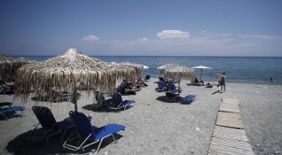 Гърция отчита над 30 спад на туристите спрямо миналата година