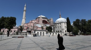 Турция отложи с 15 дни решението за превръщането на църквата