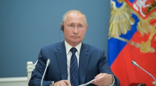 С промените в конституцията на Русия президентът Владимир Путин придобива