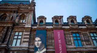 Парижкият музей Лувър отново отваря врати за посетители от днес