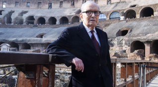 На 91 години почина италианският композитор Енио Мориконе известен със