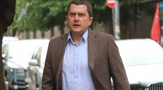Кметът на Перник Станислав Владимиров обяви че връща на Общинския