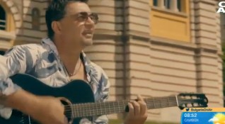 Музикантът Искрен Пецов ни връща към младежките спомени с песен