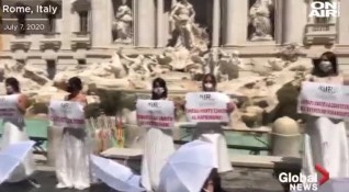 Бъдещи булки излязоха на протест в Италия за да изразят