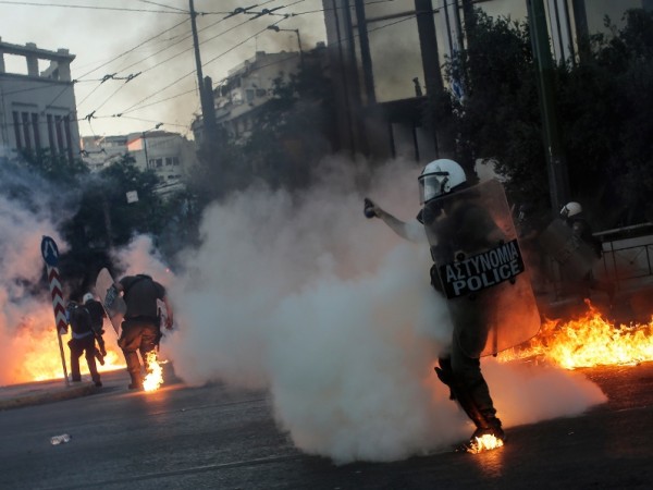Насилие избухна по време на демонстрациите в десетки градове в