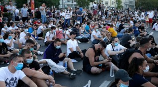 Трета поредна вечер продължиха протестите в сръбската столица Белград избухнали