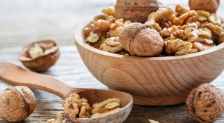 Орехите са едни от най полезните ядки за здравето Те съдържат