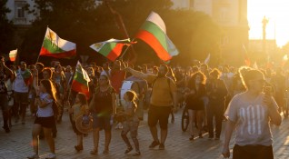 Напрежението на протестите в София ескалира при бул Дондуков и