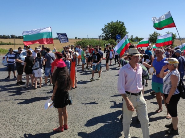 Протестиращи блокираха днес пътищата Русе-Варна и Русе-Кубрат. Причината за недоволството