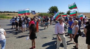 Протестиращи блокираха днес пътищата Русе Варна и Русе Кубрат Причината за недоволството