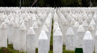 Босненските мюсюлмани почитат днес паметта на жертвите на геноцида в