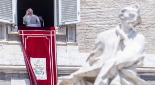 Папа Франциск заяви днес че е много опечален от решението