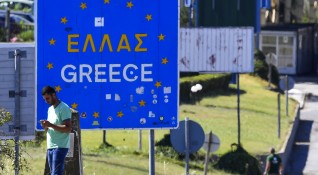 Пандемията в Гърция замрази програмата за издаване на разрешения за