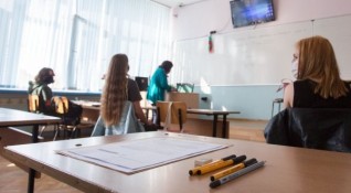 МОН обяви първото класиране след седми клас в гимназиите Учениците могат
