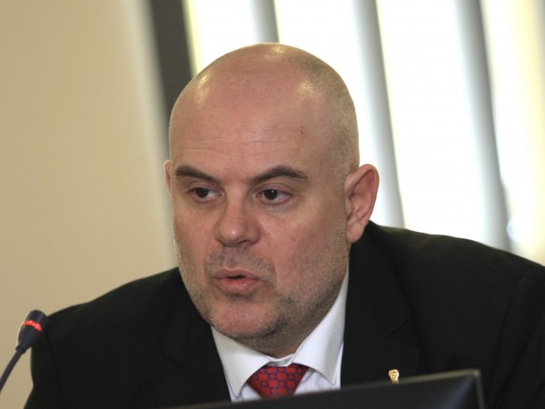 Главният прокурор Иван Гешев заяви, че няма да подава оставка,
