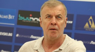Мажоритарният собственик на Левски Наско Сираков призна че финансовото положение