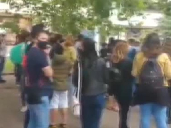 Българите в Берлин излязоха на протест пред сградата на посолството