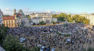 Протестиращи излязоха в центъра на София за 12 и пореден ден