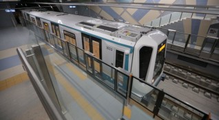 Влак на столичния Метрополитен е престоял в тунел на метрото