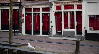 Когато Нидерландия наложи строгите мерки за борба с коронавируса Кварталът