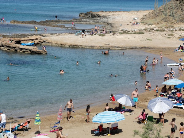 Кипър очаква туристите през август да бъдат пет пъти по-малко