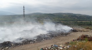 Пожар на сметището край село Богдан община Добричка гори вече