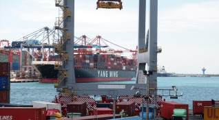 Гърция разчита на приватизацията на още регионални пристанища за да
