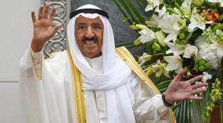 91 годишният емир на Кувейт който наскоро е бил опериран замина