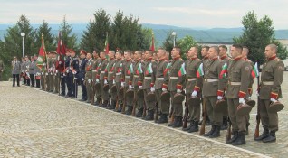 Президентът Румен Радев и министърът на отбраната Красимир Каракачанов ще