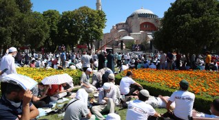 В района на Света София в Истанбул има голямо струпване